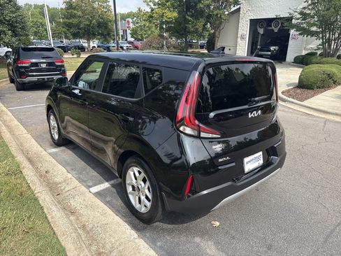 Used 2025 Kia Soul LX w/ LX Technology Package FWD image 8