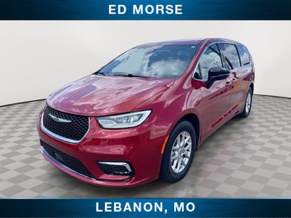 Used 2025 Chrysler Pacifica Select