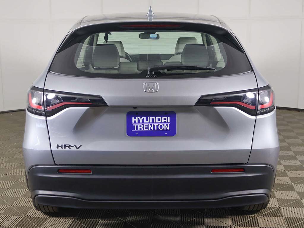 Used 2024 Honda HR-V LX image 9