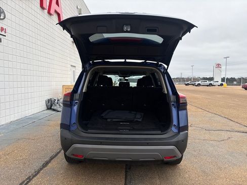 Used 2023 Nissan Rogue SV image 29