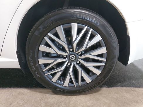 Used 2024 Nissan Altima 2.5 SV AWD/4WD image 32