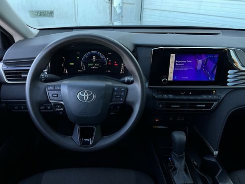 Used 2025 Toyota Camry LE image 13