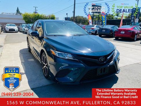 Used 2019 Toyota Camry SE w/ Carpet Mat Package FWD image 8
