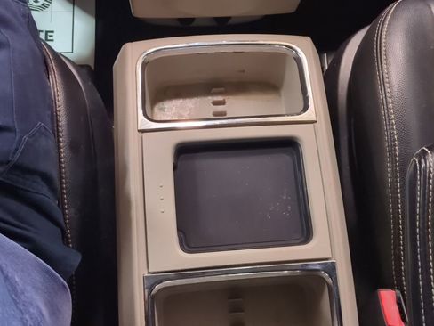 Used 2014 Chrysler Town & Country Touring image 20