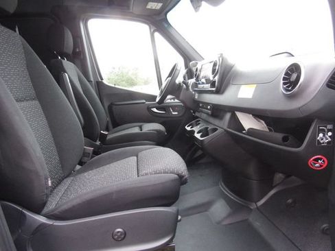 Used 2025 Mercedes-Benz Sprinter 4500 image 15