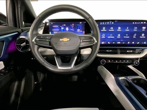Used 2025 Chevrolet Equinox EV LT FWD image 5