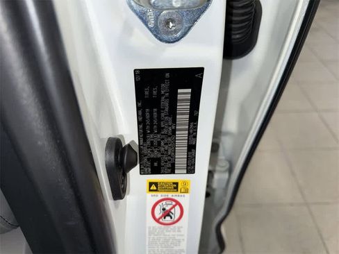 Used 2019 Toyota Highlander XLE image 14