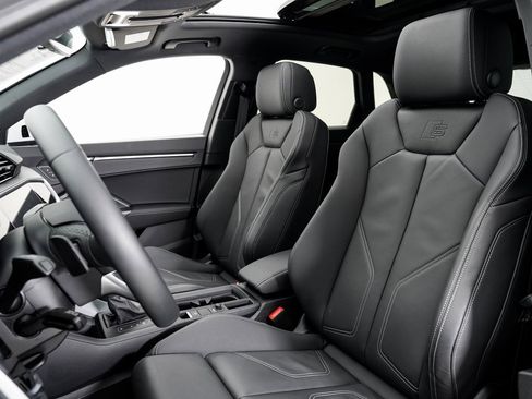 Certified 2025 Audi Q3 2.0T Premium image 5