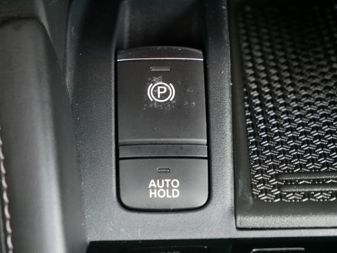 Certified 2023 Nissan Kicks SR image 30