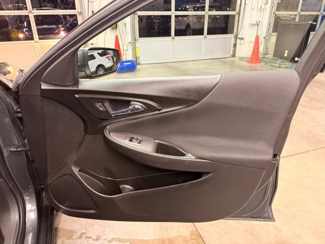 Used 2017 Chevrolet Malibu LT FWD image 28