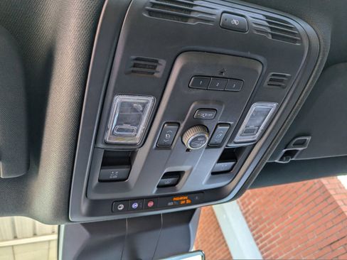 Used 2022 Cadillac Escalade Premium Luxury w/ Performance Package image 33