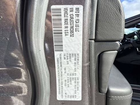 Used 2021 Jeep Grand Cherokee Overland RWD image 37