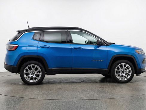 Used 2025 Jeep Compass Limited AWD/4WD image 11