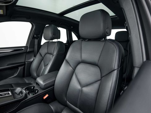Certified 2024 Porsche Macan AWD/4WD image 21