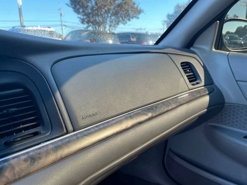 Used 2000 Ford Crown Victoria LX RWD image 20