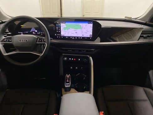 Used 2025 Audi Q5 Premium w/ Convenience Package image 10