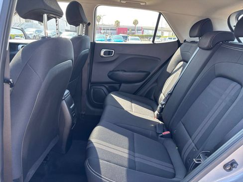 Used 2025 Hyundai Venue SEL FWD image 24
