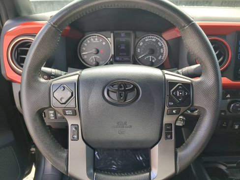 Used 2019 Toyota Tacoma TRD Off-Road AWD/4WD image 31
