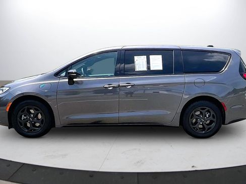 Used 2023 Chrysler Pacifica Limited w/ S Appearance Package FWD image 5