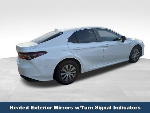 Used 2022 Toyota Camry LE image 6