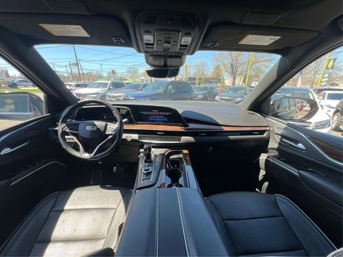 Used 2021 Cadillac Escalade ESV Premium Luxury w/ LPO, Radiant Package AWD/4WD image 26