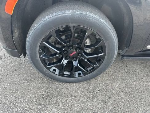 Used 2023 GMC Yukon XL Denali AWD/4WD image 3