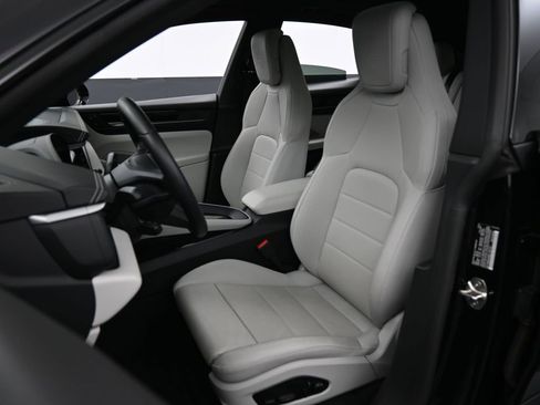 Certified 2025 Porsche Macan 4S Electric image 5