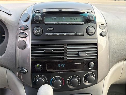 Used 2010 Toyota Sienna LE image 19