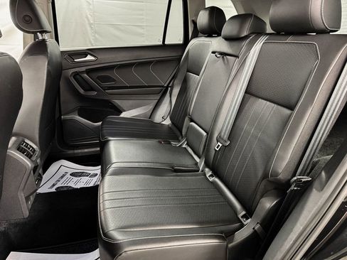 Used 2022 Volkswagen Tiguan SE w/ Panoramic Sunroof Package image 8