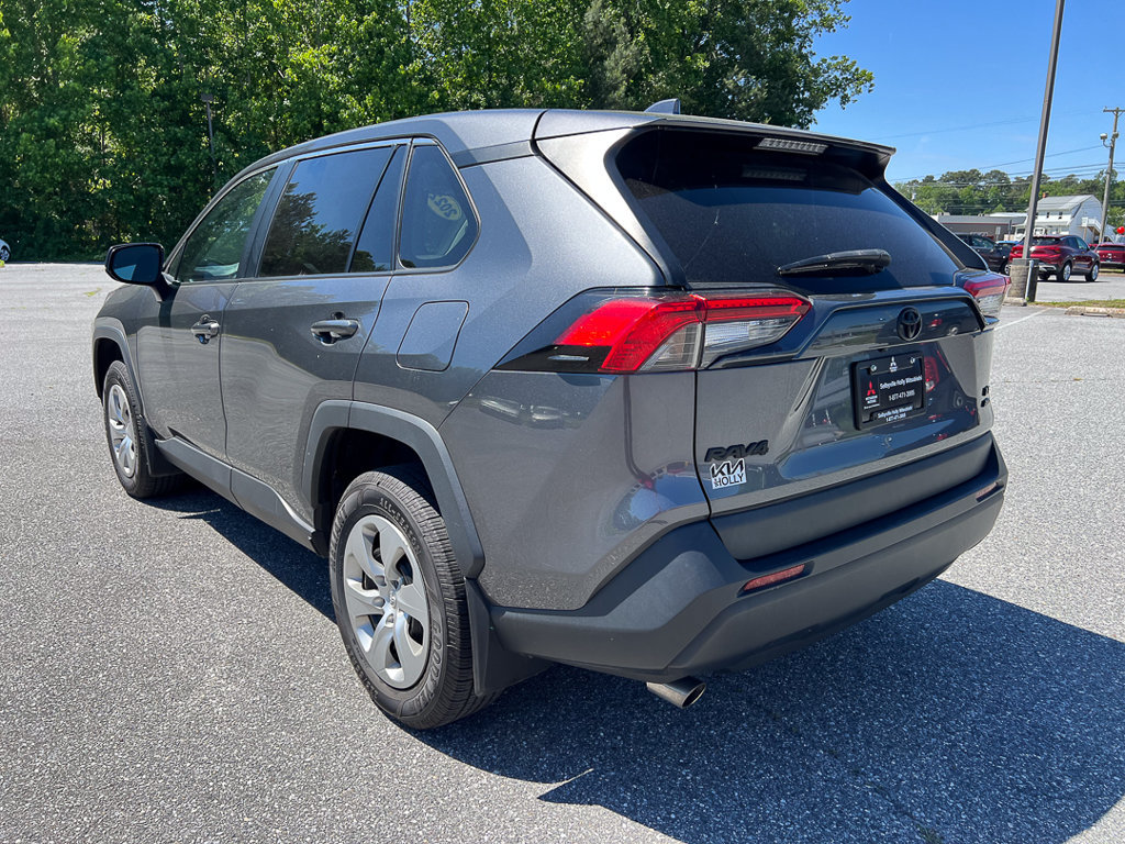 Used 2022 Toyota RAV4 LE AWD/4WD image 3