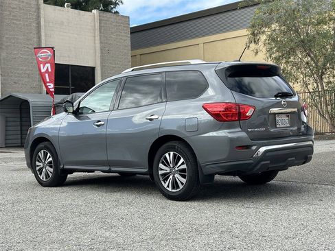 Used 2018 Nissan Pathfinder S image 4