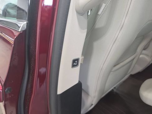Used 2017 Chrysler Pacifica Touring FWD image 23