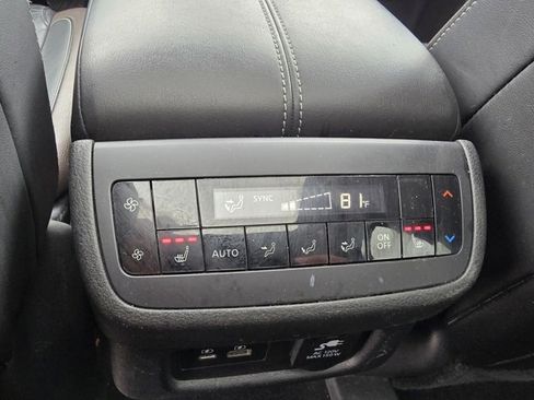 Used 2022 Nissan Pathfinder Platinum image 14