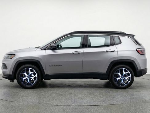 Used 2025 Jeep Compass Limited AWD/4WD image 5
