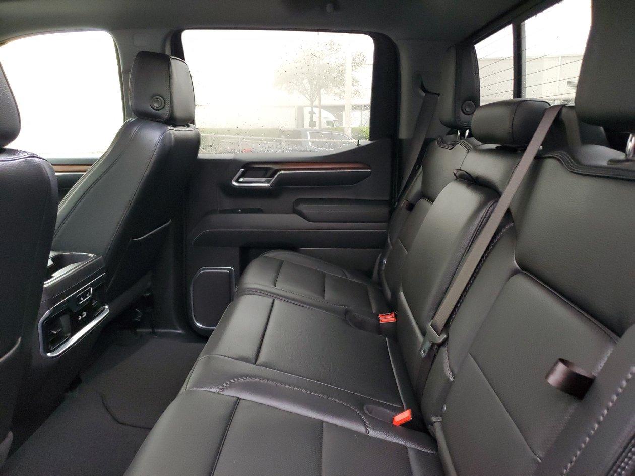 Used 2025 GMC Sierra 1500 Denali w/ Denali Reserve Package AWD/4WD image 11