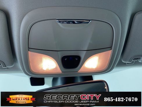 Used 2023 Jeep Cherokee Altitude Lux image 20