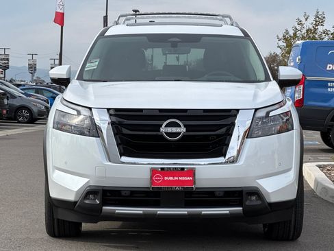 New 2025 Nissan Pathfinder Platinum w/ Lighting Package (N92) image 9