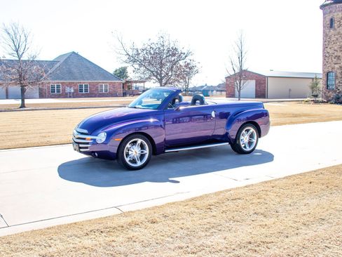 Used 2004 Chevrolet SSR w/ Preferred Equipment Group image 4