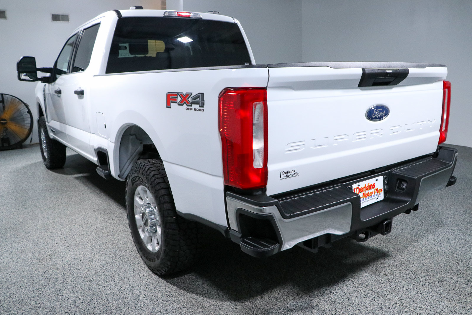 Used 2024 Ford F250 XLT w/ FX4 Off-Road Package AWD/4WD image 9