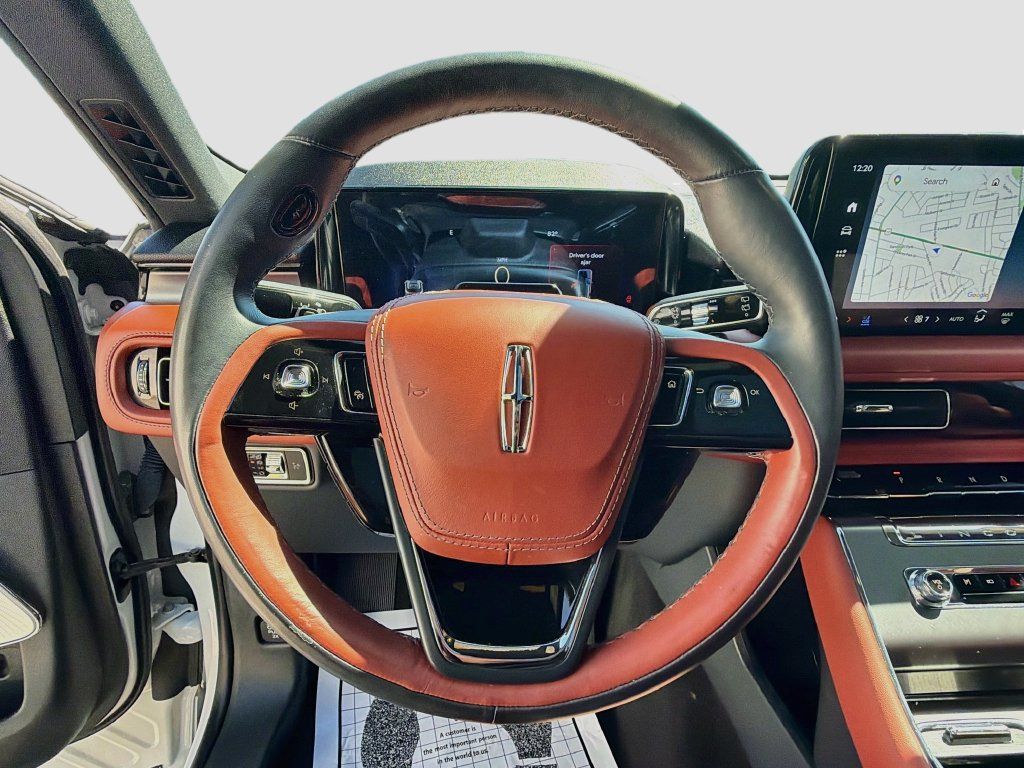 Used 2025 Lincoln Aviator Reserve w/ Luxury Package RWD image 11