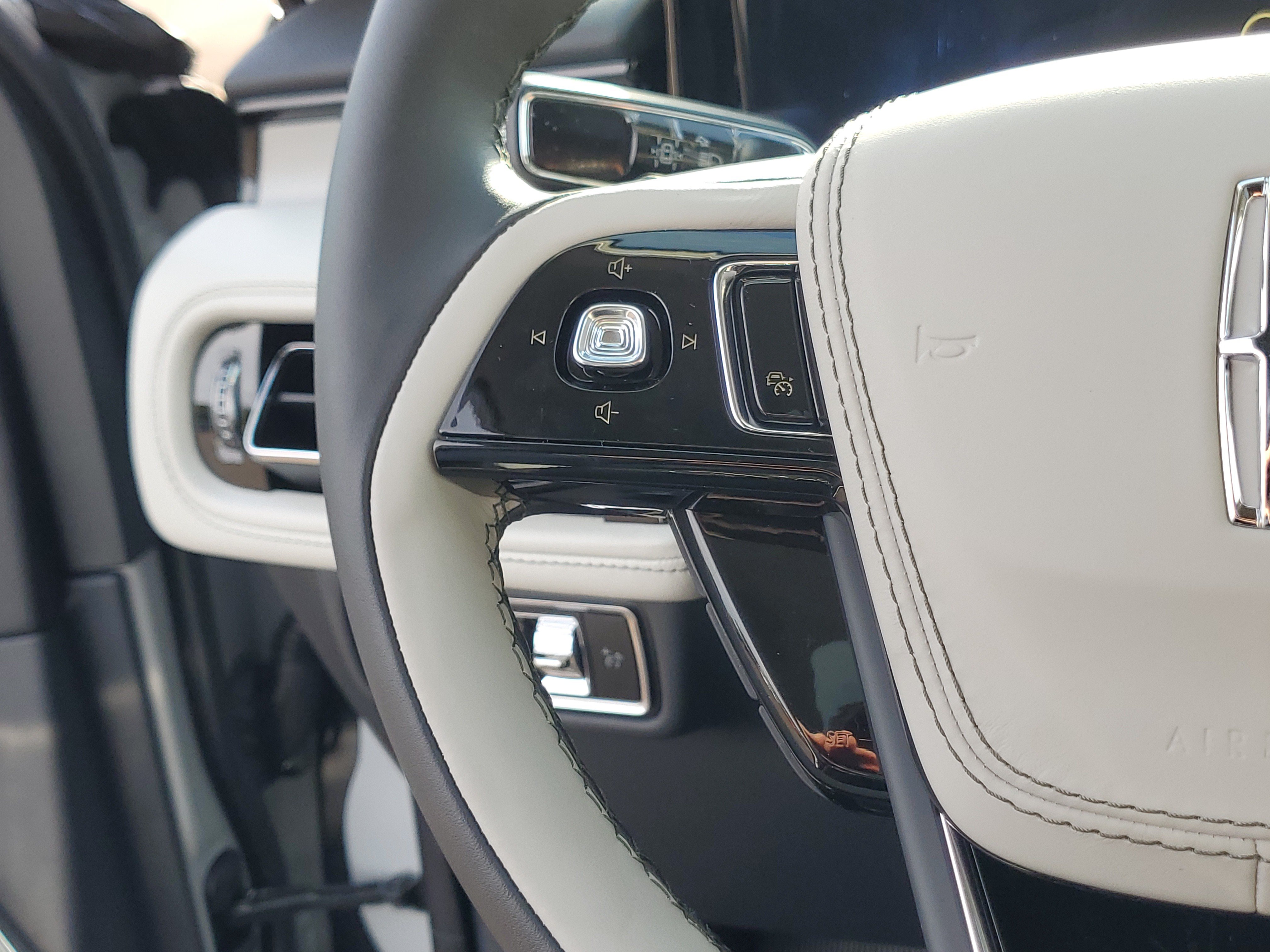 New 2027 Lincoln Aviator Reserve AWD/4WD image 16