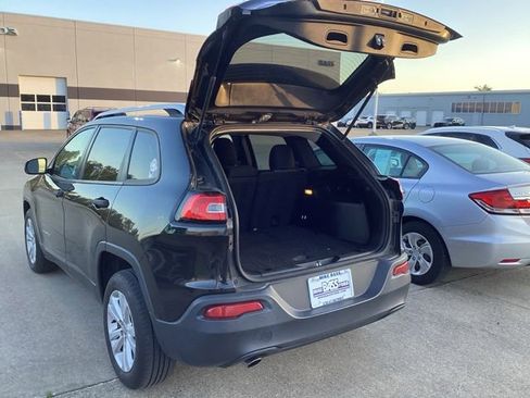 Used 2015 Jeep Cherokee Sport FWD image 14