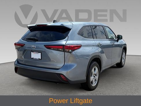 Used 2023 Toyota Highlander LE FWD image 5
