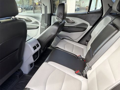 Used 2022 GMC Terrain SLT w/ Infotainment Package II image 18