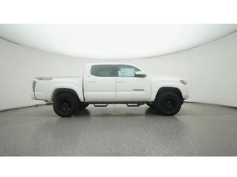 Used 2022 Toyota Tacoma TRD Sport w/ Technology Package AWD/4WD image 31