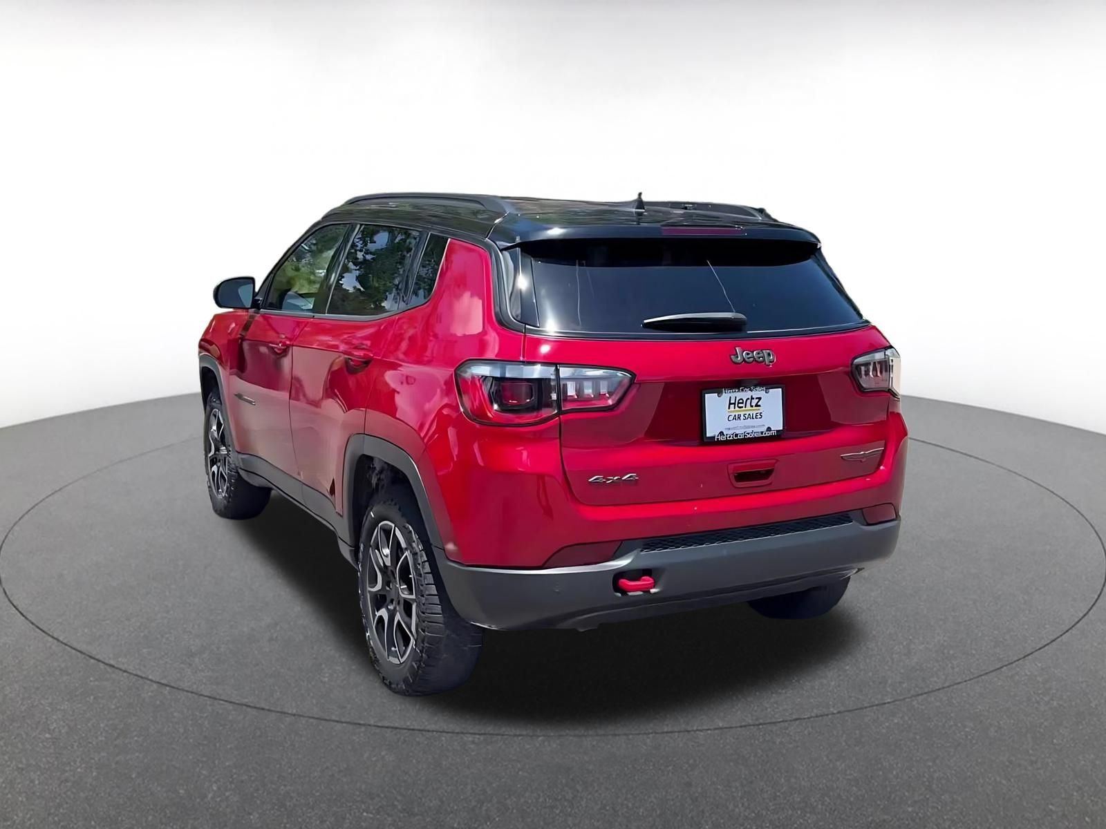 Used 2025 Jeep Compass Trailhawk AWD/4WD image 9