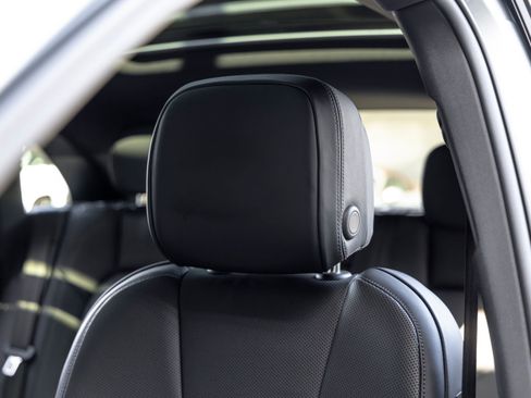 Certified 2025 Porsche Macan AWD/4WD image 27