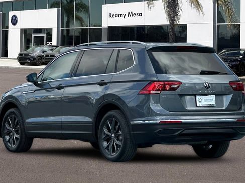 Used 2023 Volkswagen Tiguan SE w/ Panoramic Sunroof Package FWD image 6