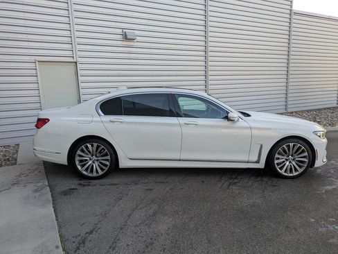 Used 2022 BMW 750i xDrive image 6