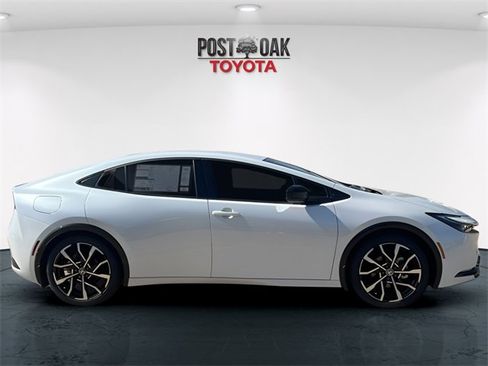 New 2026 Toyota Prius Plug-In Hybrid image 8